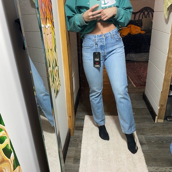 NWT LEVI BLUE JEANS - Picture 3 of 6